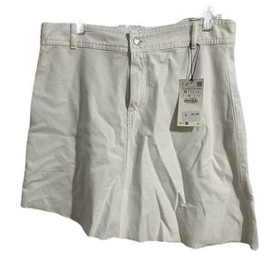 NWT Zara White Denim Skirt Low Waist Size M and Uneven Hem